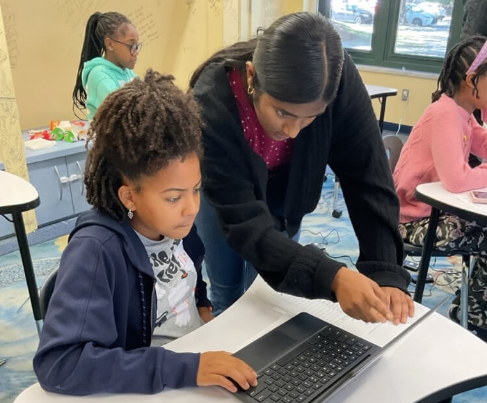 Long-time Girls Code Savannah student Janani Kumar teaching beginner students in her new role as an official Assistant Instructor